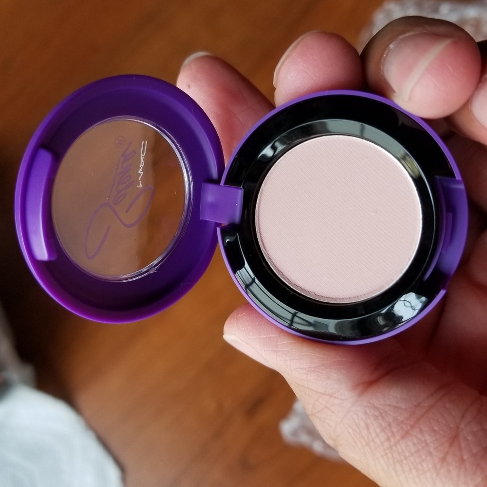 Selena MAC Collection - Picture 3 of 7